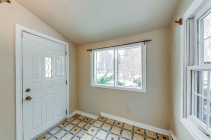 Entry - 9416 5 Side Rd., Milton at 9416 5 Side Road, Esquesing, Milton