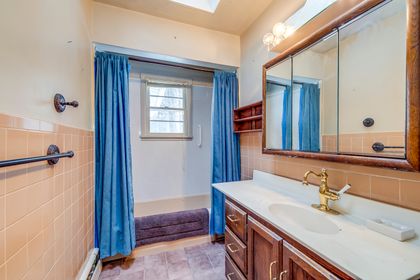 4pc Bath - 9416 5 Side Rd., Milton at 9416 5 Side Road, Esquesing, Milton