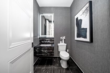 Powder Room - 814 - 509 Dundas St.W., Oakville at 814 - 509 Dundas Street W., 1008 - GO Glenorchy, Oakville