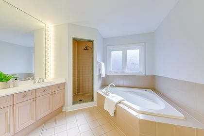 Primary Bedroom Ensuite - 2020 Joshuas Creek Dr., Oakville at 2020 Joshuas Creek Drive, 1009 - JC Joshua Creek, Oakville
