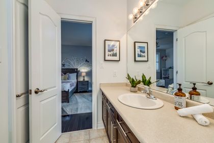 Semi-Ensuite 1 - 1385 Arrowhead Rd., Oakville at 1385 Arrowhead Road, 1009 - JC Joshua Creek, Oakville