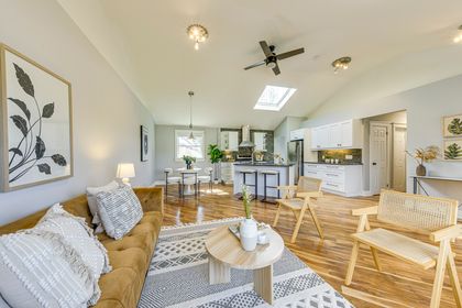 Living Area - 5452 Croydon Rd., Burlington - Elite3 & Team at 5452 Croydon Road, Appleby, Burlington