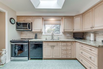 Kitchen - 201 Arichat Rd., Oakville at 201 Arichat Road, Eastlake, Oakville