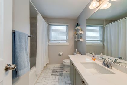 Main Bath - 201 Arichat Rd., Oakville at 201 Arichat Road, Eastlake, Oakville