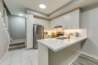 Kitchen - 6 - 2255 McNab Lane, Mississauga at 6 - 2255 Mcnab Lane, Clarkson, Mississauga