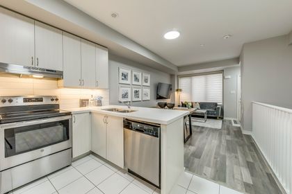 Kitchen - 6 - 2255 McNab Lane, Mississauga at 6 - 2255 Mcnab Lane, Clarkson, Mississauga