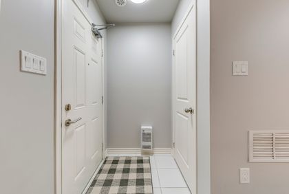 Entry - 6 - 2255 McNab Lane, Mississauga at 6 - 2255 Mcnab Lane, Clarkson, Mississauga