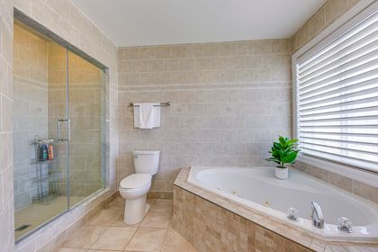 Primary Bedroom Ensuite - 1368 Pine Glen Rd., Oakville at 1368 Pine Glen Road, West Oak Trails, Oakville