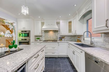 Kitchen - 403 Glenashton Dr., Oakville at 403 Glenashton Drive, 1018 - WC Wedgewood Creek, Oakville