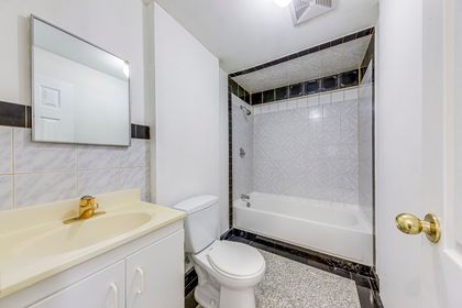 Basement 4pc Bath - 403 Glenashton Dr., Oakville at 403 Glenashton Drive, 1018 - WC Wedgewood Creek, Oakville