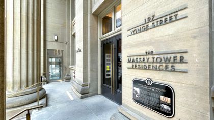 Building - 3202 - 197 Yonge St., Toronto - Elite3 & Team at 3202 - 197 Yonge Street, Church-Yonge Corridor, Toronto