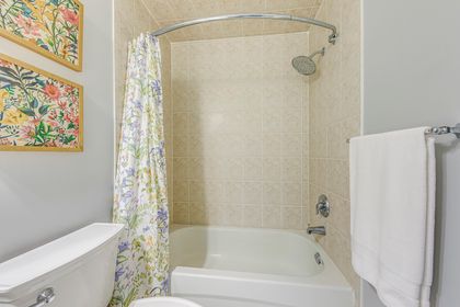 Main Bath - 1205 Kestell Blvd., Oakville at 1205 Kestell Boulevard, 1009 - JC Joshua Creek, Oakville