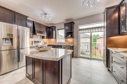 Kitchen - 115 Preston Meadows Ave., Mississauga at 115 Preston Meadows Avenue, Hurontario, Mississauga