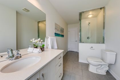 Semi-Ensuite Bath - 115 Preston Meadows Ave., Mississauga at 115 Preston Meadows Avenue, Hurontario, Mississauga