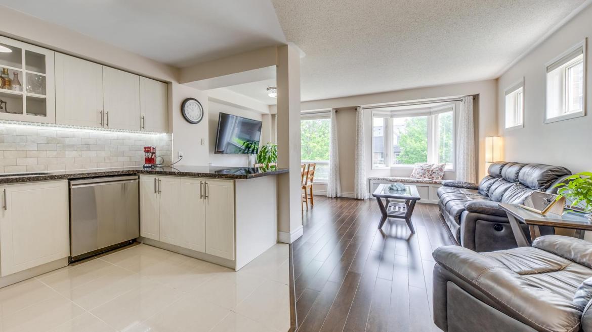 33 - 180 Forum Drive, Hurontario, Mississauga 