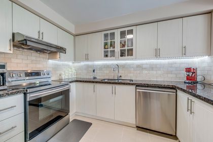 Kitchen - 33 - 180 Forum Dr., Mississauga at 33 - 180 Forum Drive, Hurontario, Mississauga
