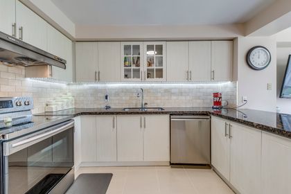 Kitchen - 33 - 180 Forum Dr., Mississauga at 33 - 180 Forum Drive, Hurontario, Mississauga