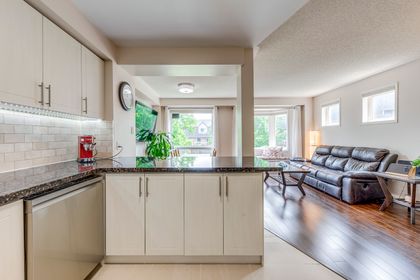 Kitchen - 33 - 180 Forum Dr., Mississauga at 33 - 180 Forum Drive, Hurontario, Mississauga