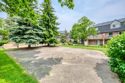 Complex Parkette - 33 - 180 Forum Dr., Mississauga at 33 - 180 Forum Drive, Hurontario, Mississauga