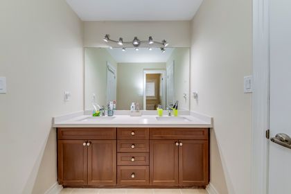5pc Semi-Ensuite - 2336 Thruxton Dr., Oakville at 2336 Thruxton Drive, 1009 - JC Joshua Creek, Oakville