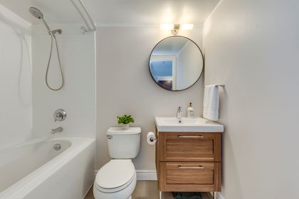 Main Bath - 1414 - 155 Legion Rd. N., Etobicoke - Elite3 & Team at 1414 - 155 Legion Road, Mimico, Toronto