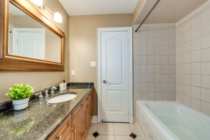 Main Bath - 1507 Arrowhead Rd., Oakville at 1507 Arrowhead Road, JC Joshua Creek, Oakville Main Bath - 1507 Arrowhead Rd., Oakville at 1507 Arrowhead Road, JC Joshua Creek, Oakville