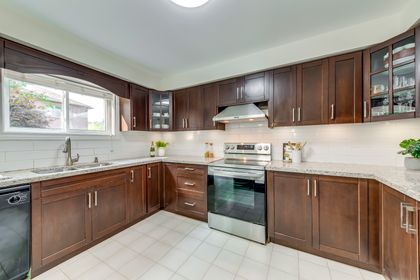 Kitchen - 2751 Duncairn Dr., Mississauga at 2751 Duncairn Drive, Central Erin Mills, Mississauga