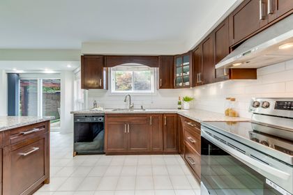 Kitchen - 2751 Duncairn Dr., Mississauga at 2751 Duncairn Drive, Central Erin Mills, Mississauga