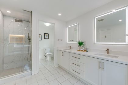 Primary Bedroom Ensuite - 2751 Duncairn Dr., Mississauga at 2751 Duncairn Drive, Central Erin Mills, Mississauga