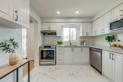 Kitchen - 5075 Rising Star Crt., Mississauga at 5075 Rising Star Court, Hurontario, Mississauga