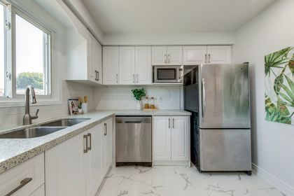 Kitchen - 5075 Rising Star Crt., Mississauga at 5075 Rising Star Court, Hurontario, Mississauga