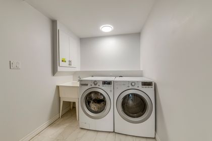 Laundry - 5075 Rising Star Crt., Mississauga at 5075 Rising Star Court, Hurontario, Mississauga
