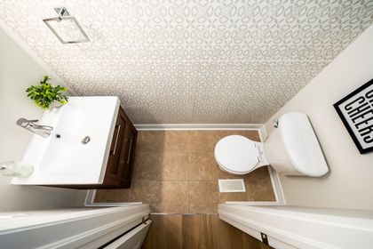 Powder Room - 2296 Parkglen Ave, Oakville at 2296 Parkglen Avenue, WM Westmount, Oakville