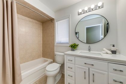 Main Bath - 2296 Parkglen Ave, Oakville at 2296 Parkglen Avenue, WM Westmount, Oakville