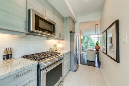 Kitchen - 5 - 100 Little Creek Rd., Mississauga at 5 - 100 Little Creek Road, Hurontario, Mississauga
