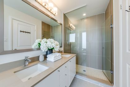 Primary Bedroom Ensuite - 5 - 100 Little Creek Rd., Mississauga at 5 - 100 Little Creek Road, Hurontario, Mississauga