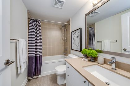 Main Bath - 5 - 100 Little Creek Rd., Mississauga at 5 - 100 Little Creek Road, Hurontario, Mississauga