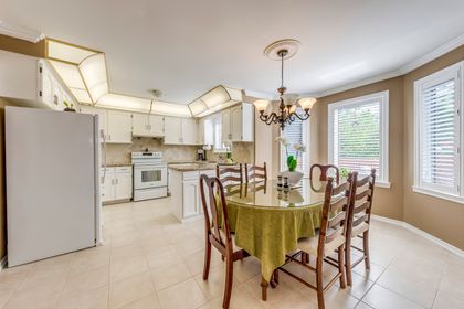 Kitchen - 2082 Laurelwood Dr., Oakville at 2082 Laurelwood Drive, WC Wedgewood Creek, Oakville