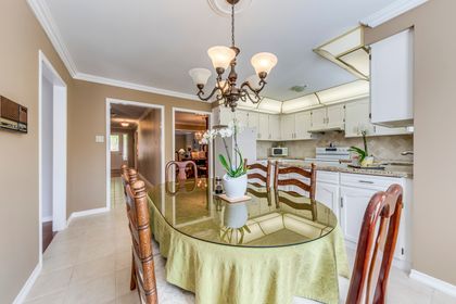 Kitchen - 2082 Laurelwood Dr., Oakville at 2082 Laurelwood Drive, WC Wedgewood Creek, Oakville