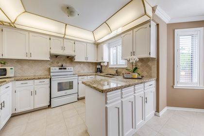 Kitchen - 2082 Laurelwood Dr., Oakville at 2082 Laurelwood Drive, WC Wedgewood Creek, Oakville