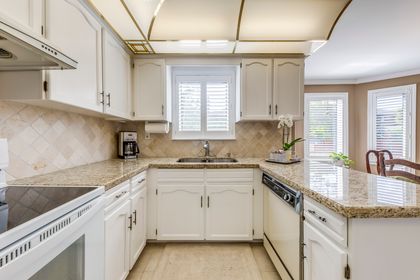 Kitchen - 2082 Laurelwood Dr., Oakville at 2082 Laurelwood Drive, WC Wedgewood Creek, Oakville