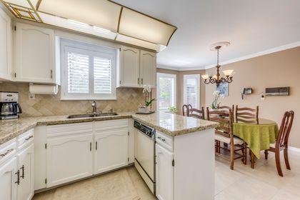 Kitchen - 2082 Laurelwood Dr., Oakville at 2082 Laurelwood Drive, WC Wedgewood Creek, Oakville