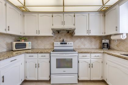 Kitchen - 2082 Laurelwood Dr., Oakville at 2082 Laurelwood Drive, WC Wedgewood Creek, Oakville