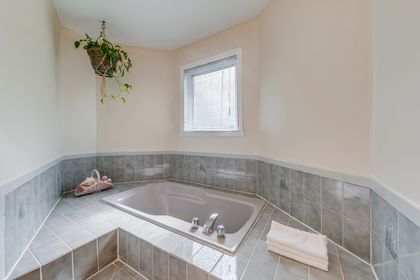 Primary Bedroom Ensuite - 2082 Laurelwood Dr., Oakville at 2082 Laurelwood Drive, WC Wedgewood Creek, Oakville