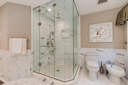 Primary Bedroom Ensuite - 767 Parkland Ave., Mississauga at 767 Parkland Avenue, Clarkson, Mississauga