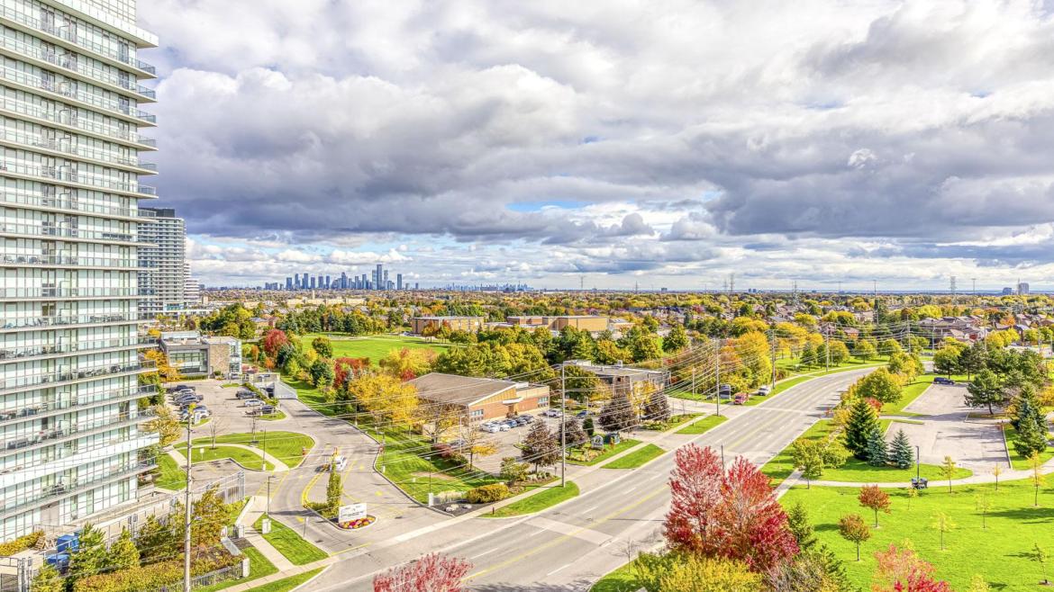 1003 - 4900 Glen Erin Drive, Central Erin Mills, Mississauga  by Elite 3 and Team 1003 - 4900 Glen Erin Drive, Central Erin Mills, Mississauga