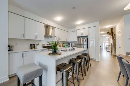 Kitchen - 3054 Harvard Gardens, Oakville at 3054 Harvard Gardens, 1010 - JM Joshua Meadows, Oakville