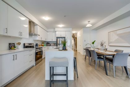 Kitchen - 3054 Harvard Gardens, Oakville at 3054 Harvard Gardens, 1010 - JM Joshua Meadows, Oakville Kitchen - 3054 Harvard Gardens, Oakville at 3054 Harvard Gardens, 1010 - JM Joshua Meadows, Oakville