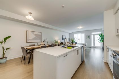 Kitchen - 3054 Harvard Gardens, Oakville at 3054 Harvard Gardens, 1010 - JM Joshua Meadows, Oakville Kitchen - 3054 Harvard Gardens, Oakville at 3054 Harvard Gardens, 1010 - JM Joshua Meadows, Oakville
