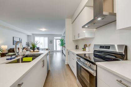 Kitchen - 3054 Harvard Gardens, Oakville at 3054 Harvard Gardens, 1010 - JM Joshua Meadows, Oakville Kitchen - 3054 Harvard Gardens, Oakville at 3054 Harvard Gardens, 1010 - JM Joshua Meadows, Oakville